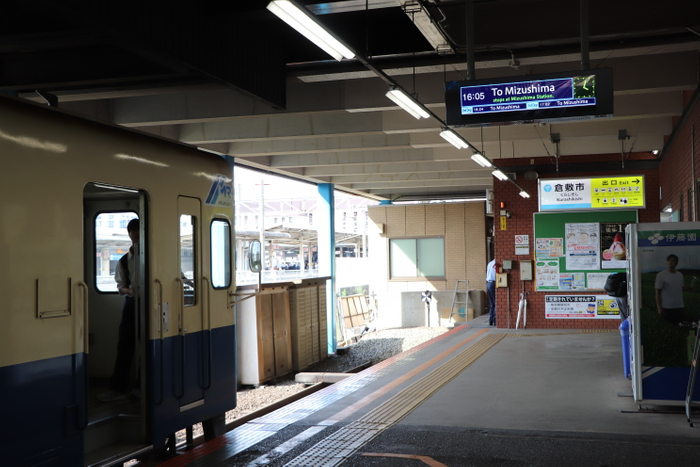 倉敷市駅設置の様子