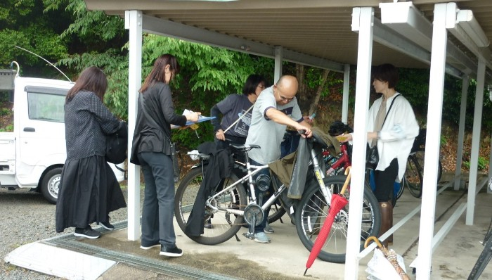 令和7年（2025年）6月に実施した自転車整備点検の様子