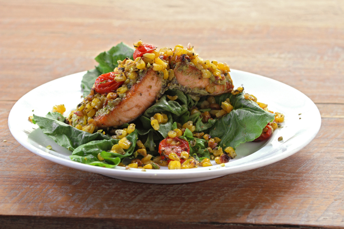 コーンサルサとピスタチオのサーモンステーキ　1800円 税別