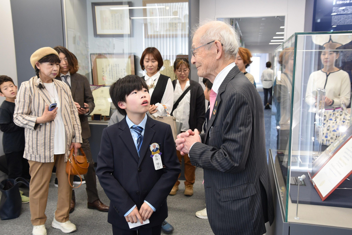 受賞者らから次々と質問