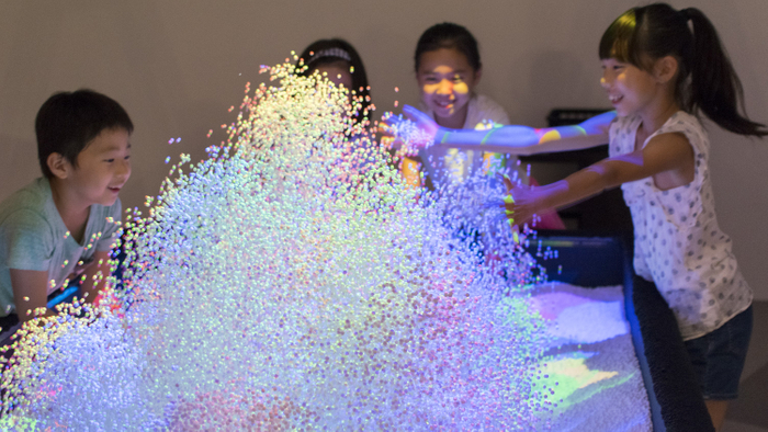 的場やすし、山野真吾、徳井太郎 《SplashDisplay》