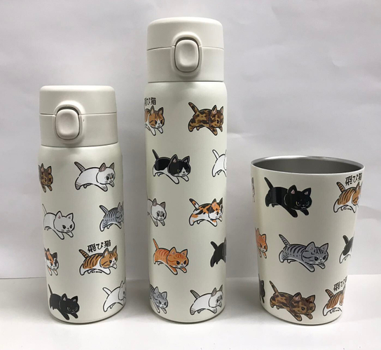 タンブラー 2,970円(税込)、ステンレスボトル小 3,630円(税込)、ステンレスボトル大 3,850円(税込)