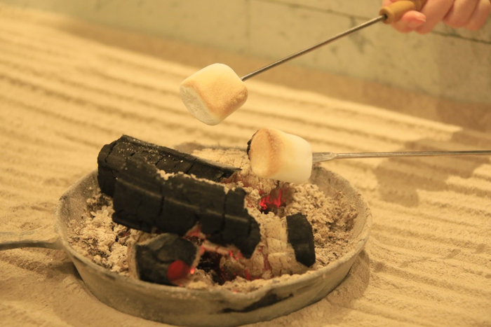 囲炉裏でマシュマロ