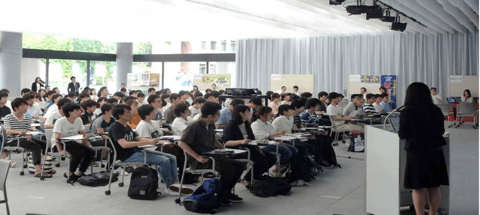 過去に実施されたアルバイトに関する講演会の様子