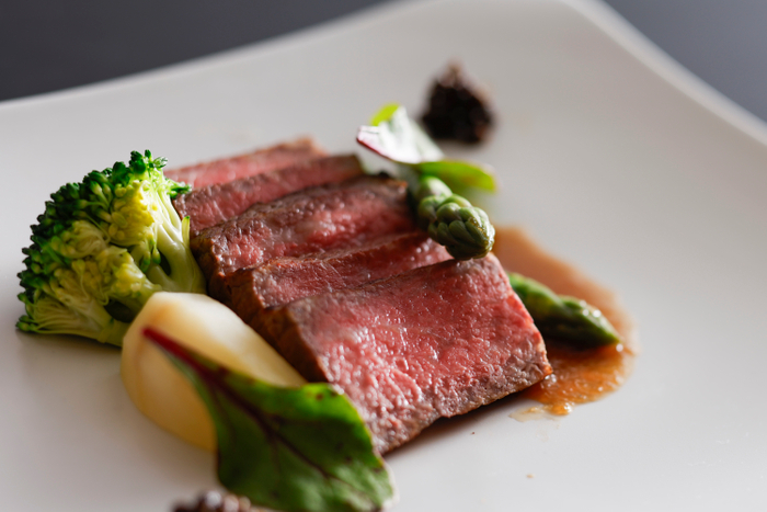 但馬牛のステーキは約100ｇ　※一例