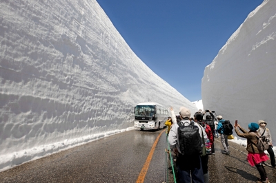 大迫力の「雪の大谷」