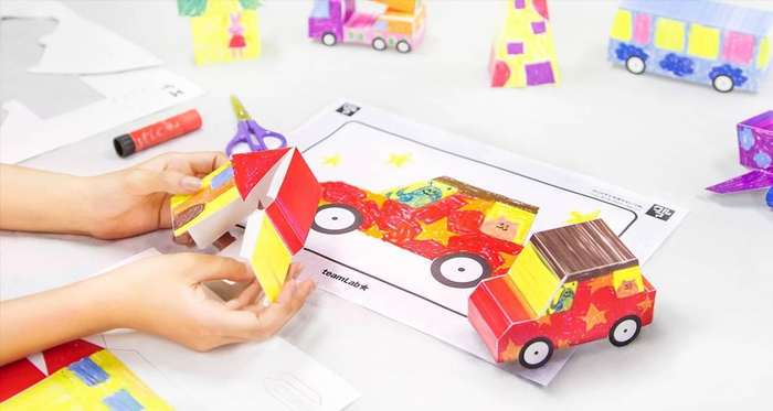 《お絵かきタウンペーパークラフト》&copy;チームラボ