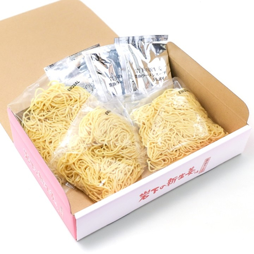 「岩下の新生姜味 醤油ラーメン」セット内容（3食入、スープ付）