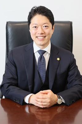 代表弁護士 井上 昌哉