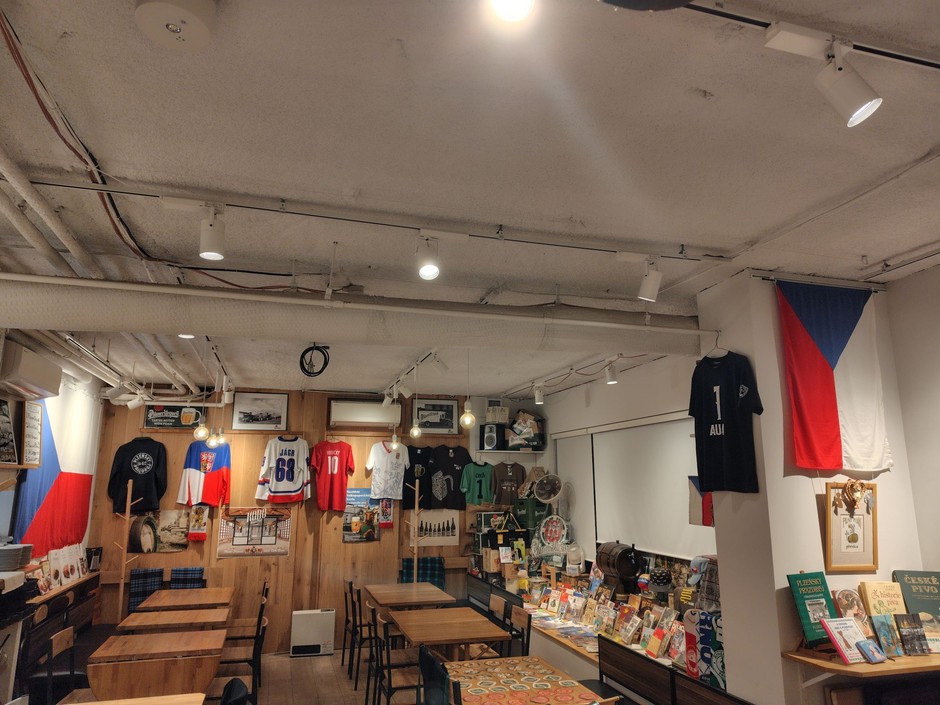 ピルニー ピヤーク トウキョウ 店内