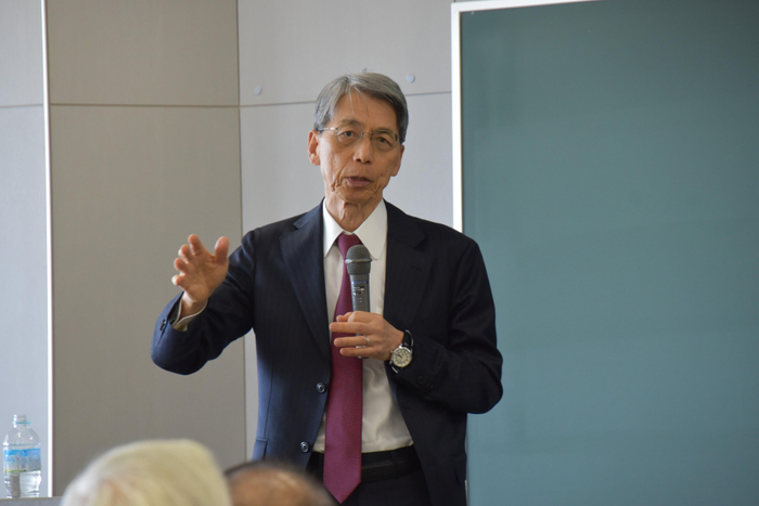 トランプ政権誕生の背景などを解説