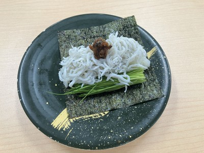 夜明けのしらす × 京丸姫葱のパリパリ巻き ~丹羽黒豆味噌のせ~