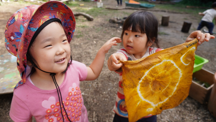 ▲玉ねぎ染めの様子