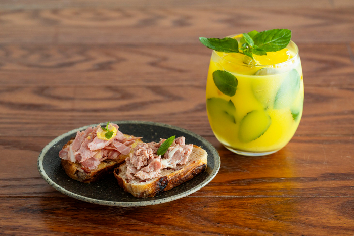 オッチサイダリー　「クランベリーカンパーニュとぬちぶたのブルスケッタ＆occi アペロセット」