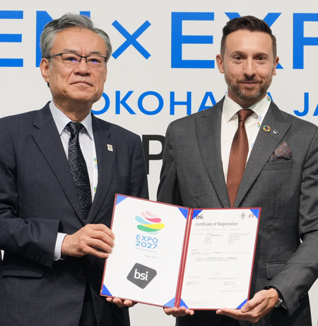 左より、GREEN&times;EXPO協会 河村 正人 事務総長、BSIグループ グローバル認証ビジネス プレジデント Harold Pradal(ハロルド・プラダル)
