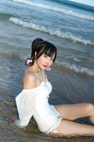 人気コスプレイヤーの夏城陽詩さん。当日はゲームの主人公「ツーサンズ」をイメージした衣裳で登場！