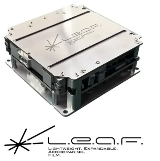 小型衛星向けデオービット装置「LEAF(Lightweight Expandable Aerobraking Film)」(写真提供:cosmobloom)