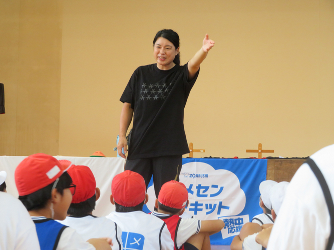 源 純夏さん(広島市坂町立坂小学校での実施の様子)1