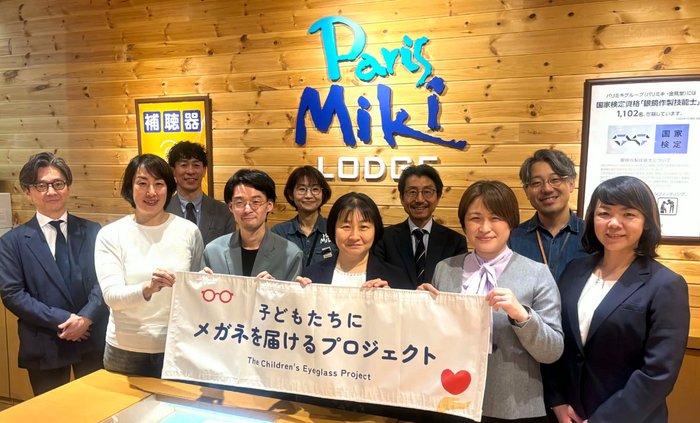 支援３団体とパリミキ横須賀店スタッフ