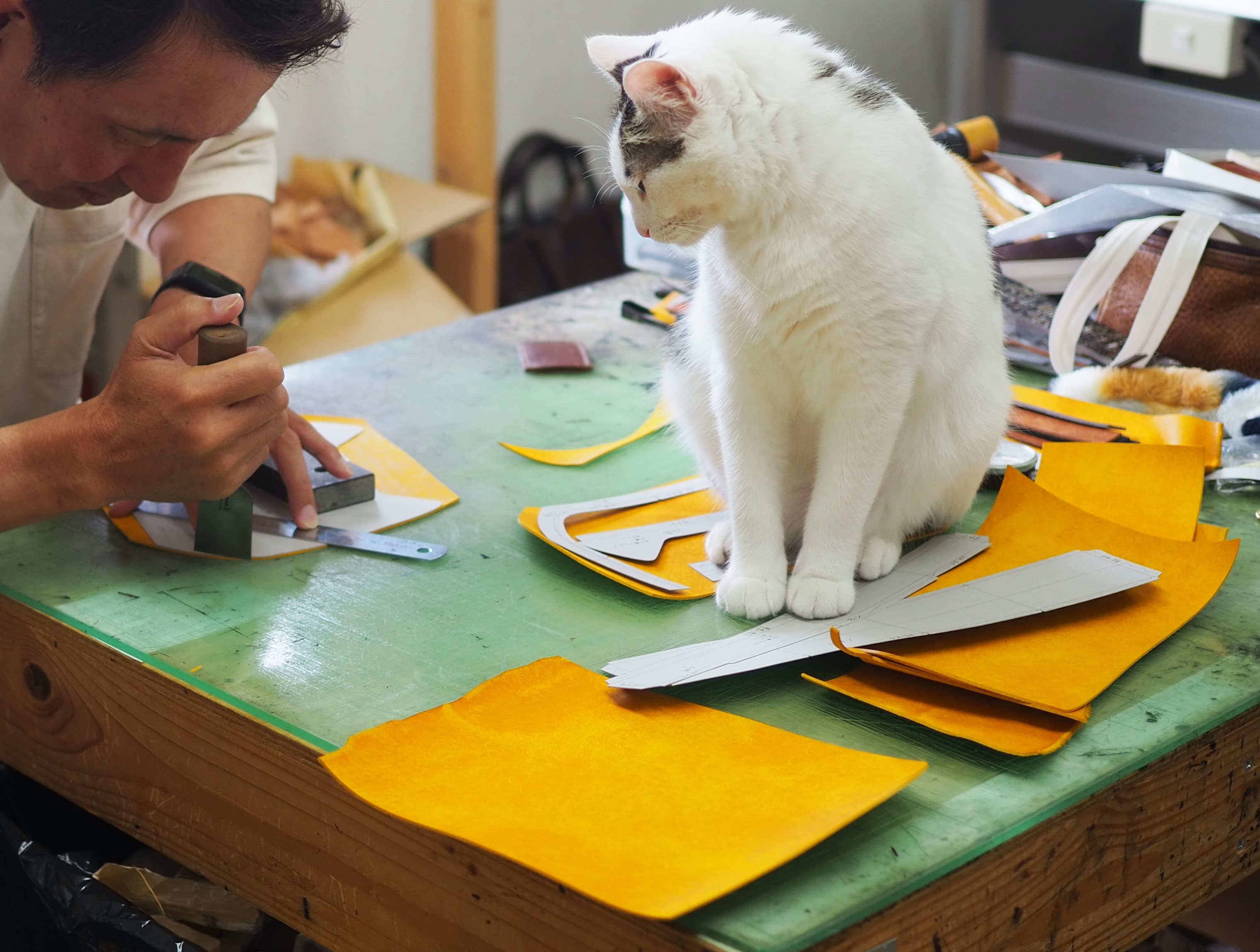 大阪・平野区の工房併設ショップ「ブリストルグラス」にて制作風景