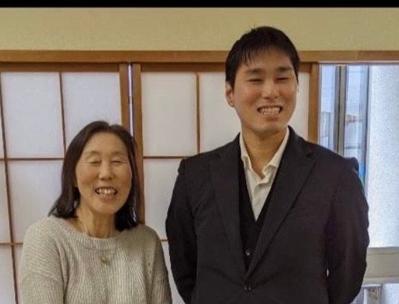 著者と次男の堀内 拓人