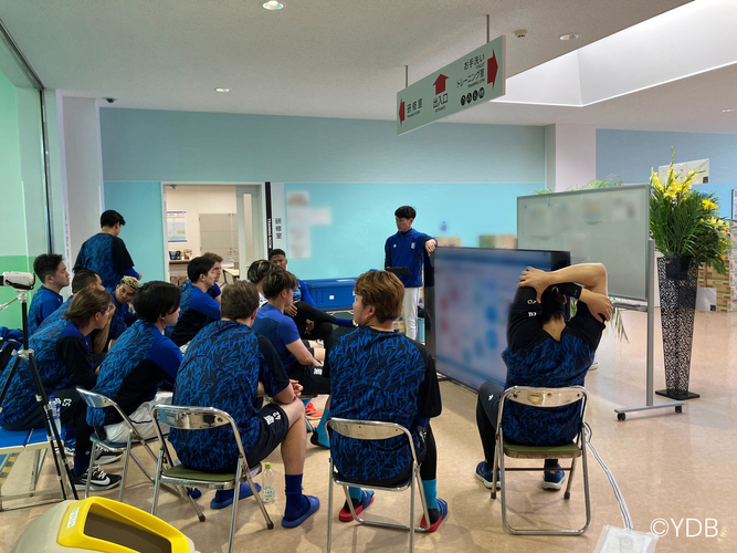 室内練習場100型テレビ設置