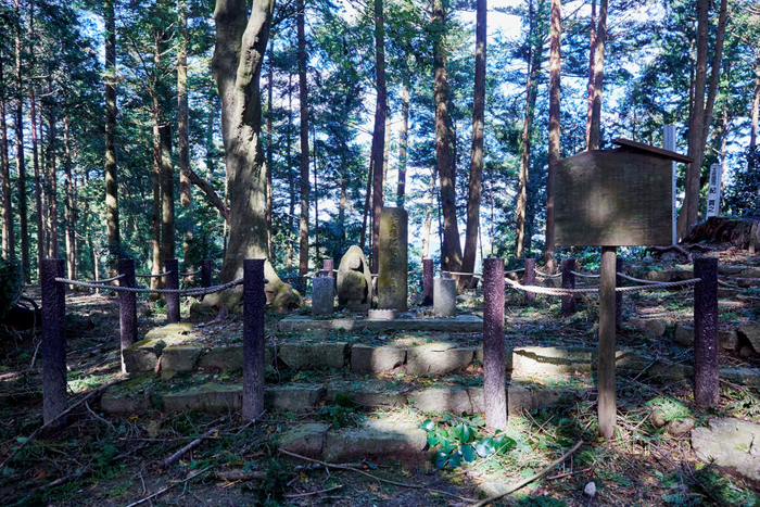 「もたて山駅」紀貫之のお墓