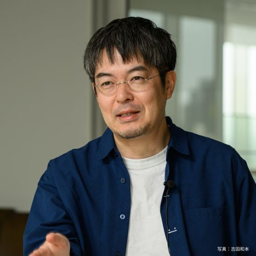 著者近影：小泉 悠（写真：吉田和本）