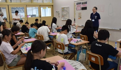 近畿大学九州短期大学の教員が田川西中学校で出張講義を実施　中学生が多彩な授業に触れ、学習意欲の向上や将来を考える機会に
