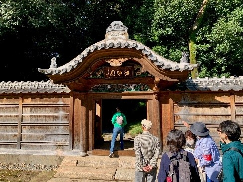 唐門・内庭ガイドツアー（昨年度の様子）