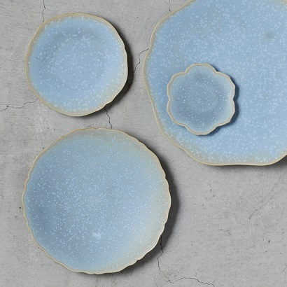 空（新色）　マットな質感にチタンの結晶がきらめき自然の色が重なり合い調和する器です。