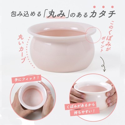 丸みのあるピンク色の小鉢と手に持った様子