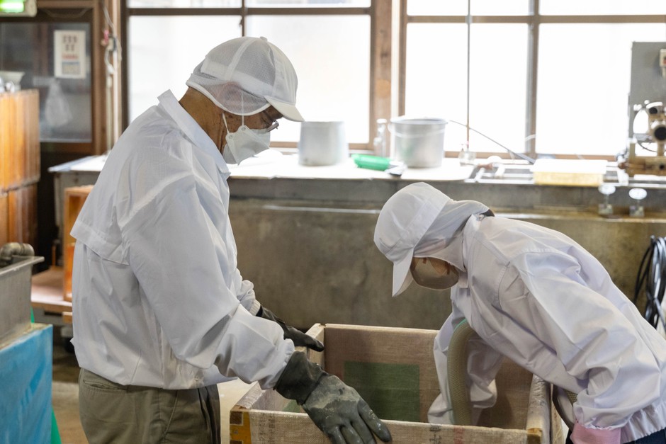 手作業の工程が多く職人技が光る