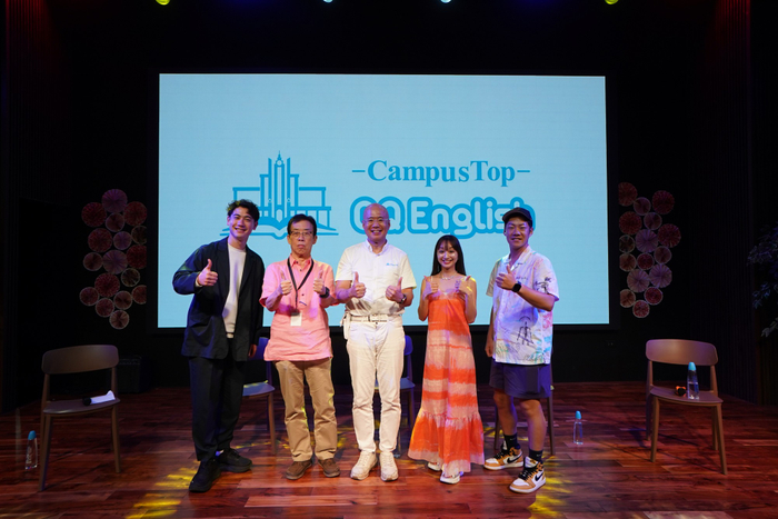 特別ゲストの国山ハセンさん（左）と藤岡代表（中央）によるトークセッションの様子