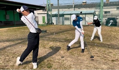 ゴルフ部の練習の様子(近畿大学ゴルフ部練習場)