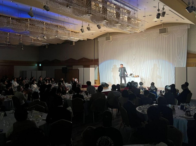 前回のディナーショーの様子（2025年2月撮影）