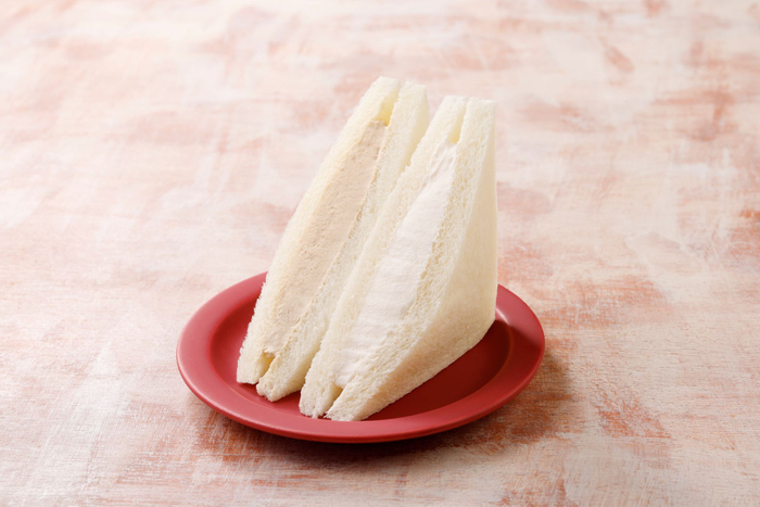 酪王協同乳業監修　ハイカフェオレ・いちごオレホイップサンド