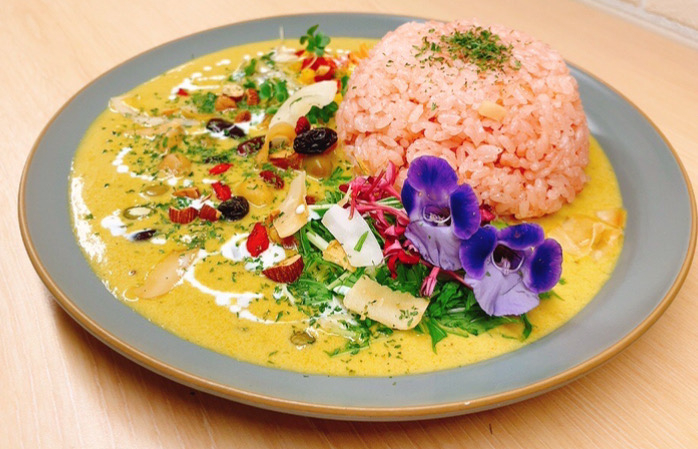 ココナッツミルクカレー（ミニデザート+ドリンク付き）  &yen;1,540