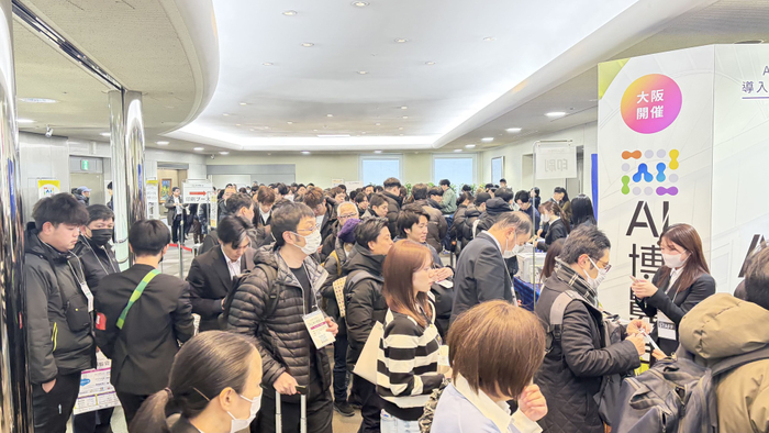 両日とも、開場と同時に続々と来場者が入場