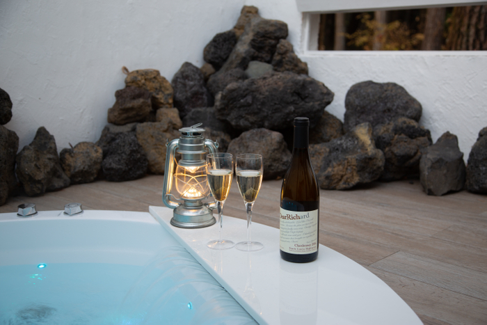 休日を愉しむ。ジャグジーでゆったりと好きなドリンクと共に楽しむ時間