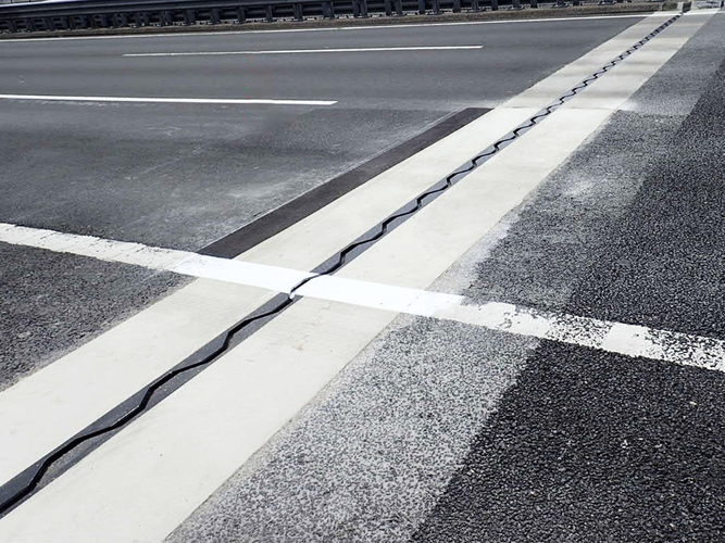 TCFタイプのベースとなるCFタイプの施工事例（東北自動車道　岩槻高架橋）