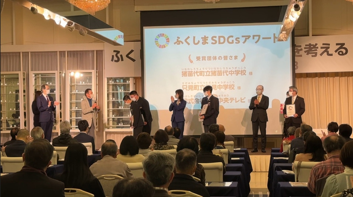 受賞式で内堀知事や3人の審査員がコメント