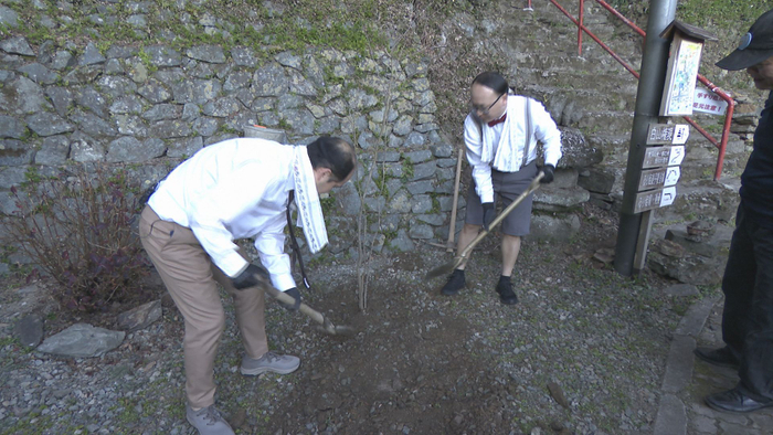 大洲市白滝の町おこしに奮闘する2人