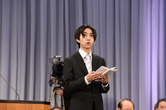 送辞を述べる安藤さん