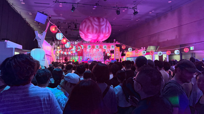 光や音、食体験で五感を刺激する新感覚フードフェス「脳汁横丁」