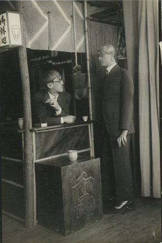 ボリス・リプニツキ《アトリエの藤田（自分を模したマネキンと）》1925年頃　シャーマン・コレクション（河村泳静氏所蔵／伊達市教育委員会寄託）