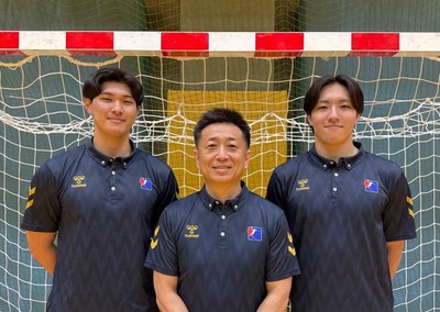 左から米田昇平選手、本山慶樹監督、松岡凌汰選手