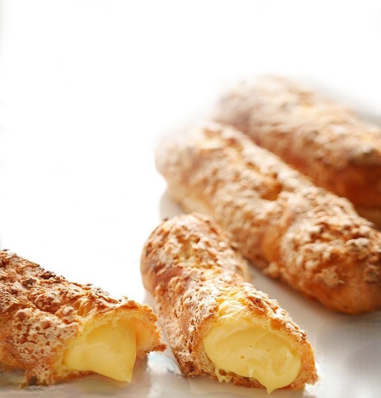【信州はしばみの里ふるフル】「ヘーゼルナッツシュークリーム」