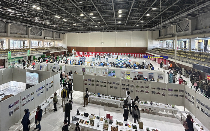 「第50回あげお産業祭」上尾市民体育館内の会場風景。アイダ設計は「あげお工業フェア」に出展