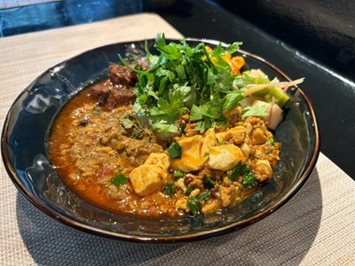 麻婆キーマカレー✖︎スパイシー鯖カレー✖︎黒酢ポークビンダル 3種全部盛り
